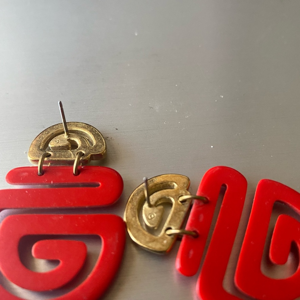Vintage 1992 LOT of 2 Avon Black & Red Lucite Oriental Design Pierced Earrings - Picture 7 of 8